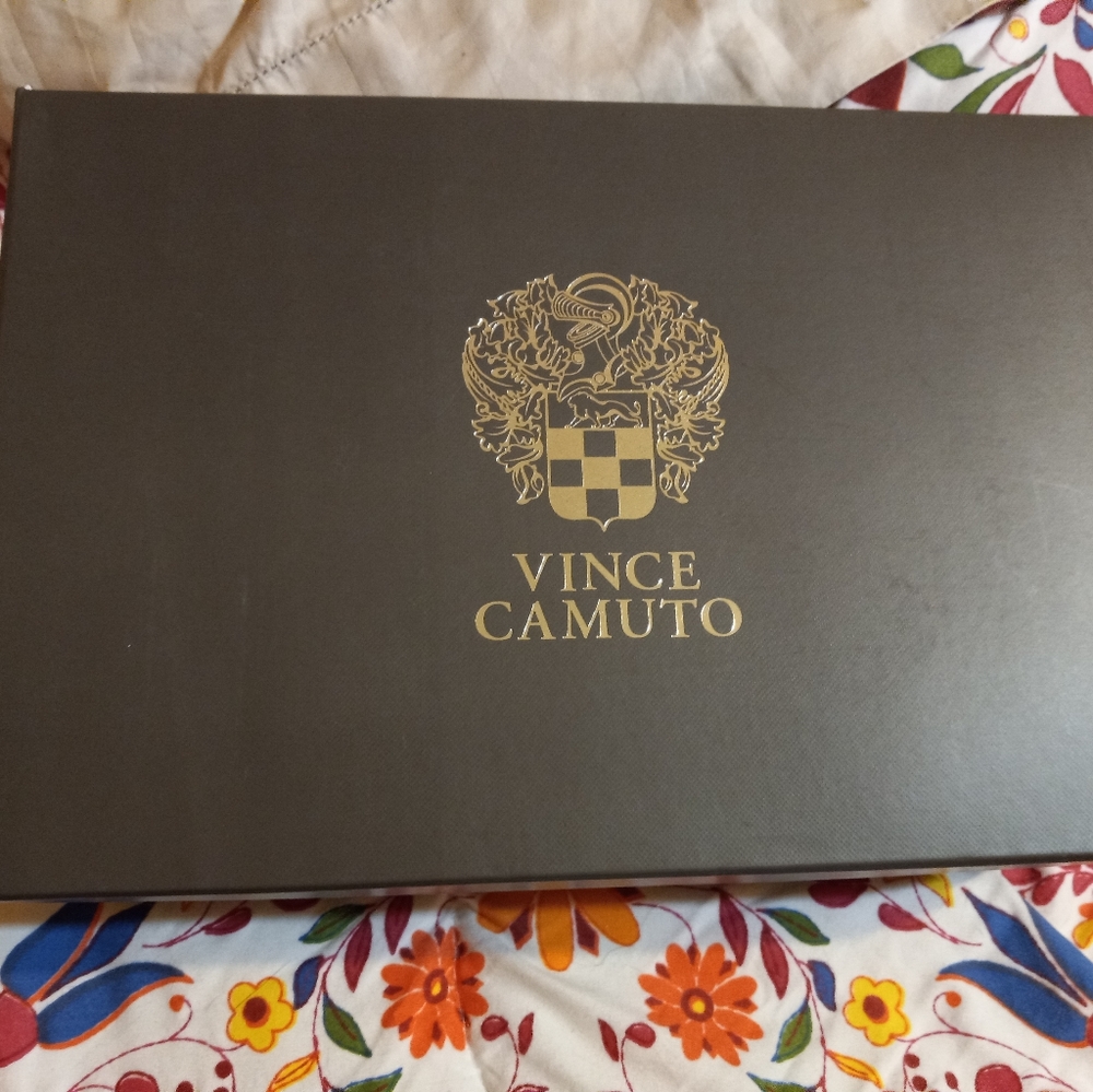VINCE CAMUTO EMPTY SHOES BOX